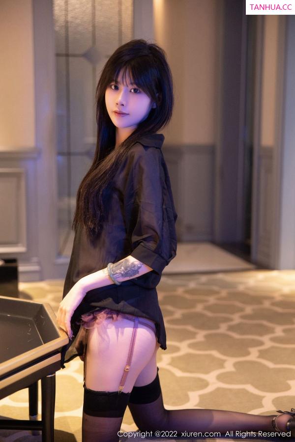 77qiqi  [XiuRen]高清写真图 2022.12.22 No.6030 77qiqi 黑丝美腿第17张图片